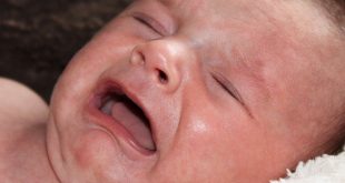كيف تهدأ الطفل الرضيع عند البكاء ؟ 
