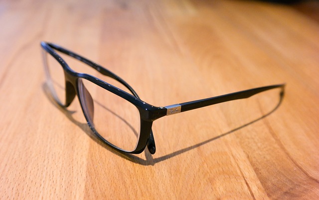 طريقة إزالة الخدوش من النظارة الطبية و النظارة الواقية من الشمس